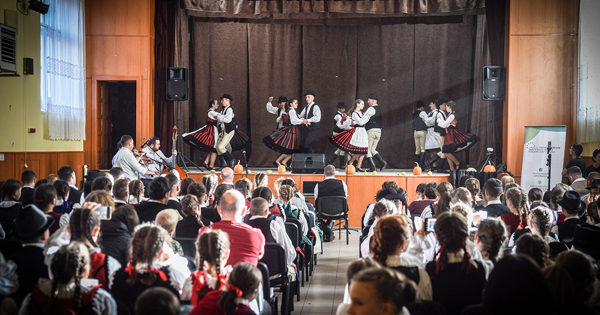 Ropták a táncot a 7. Alcsíki Néptánctalálkozón